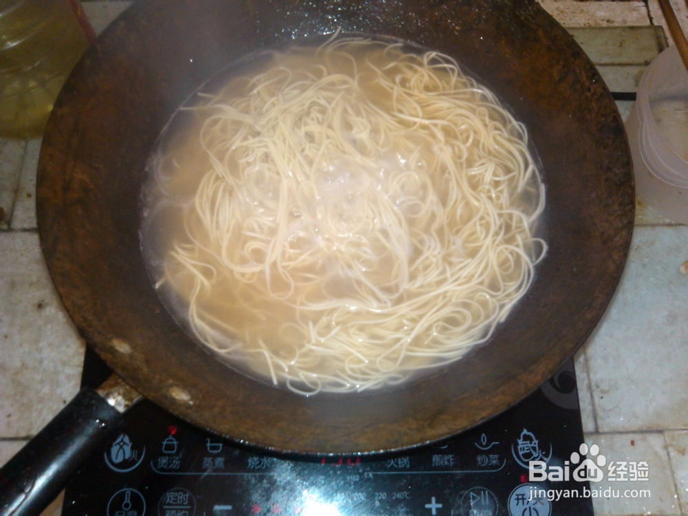 上班族的快速简单面条吃法——青菜瘦肉面