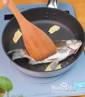 如何做浓香萝卜丝鲫鱼汤？