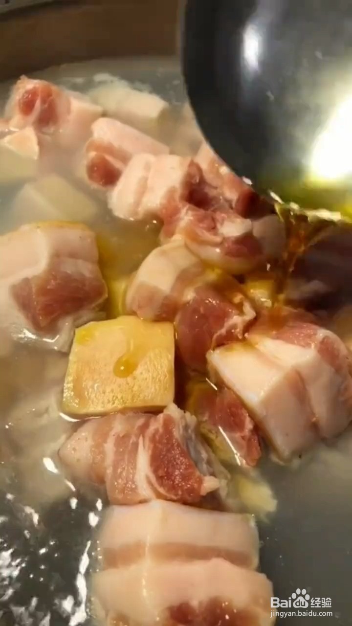 如何制作东北红烧五花肉？