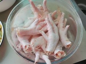 如何制作酸辣无骨鸡爪