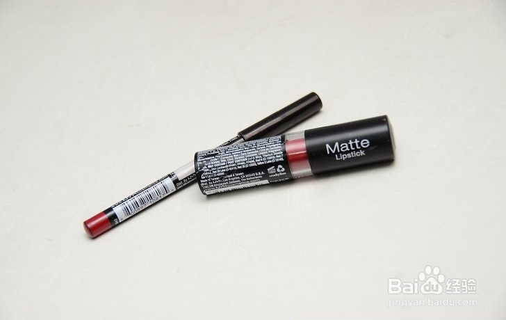 暗黑哥特风装扮如何化妆及穿着？