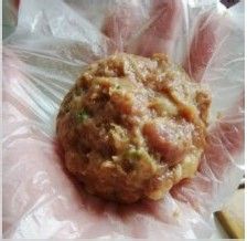 一道重温儿时快乐的菜—红烧狮子头