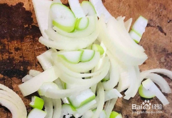 怎么做腊肠炒青椒