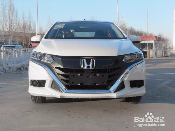 外观动感又经济,两厢小车,停车不再是难题