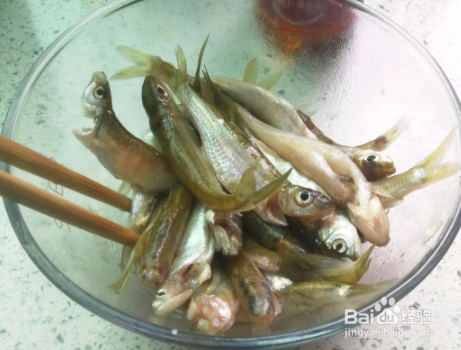 家庭自制炸小河鱼
