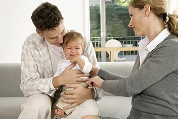 孩子怕生不主动，父母如何引导教育孩子