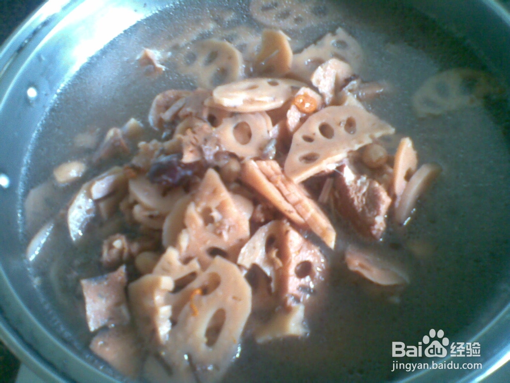 莲藕猪手汤烹制方法