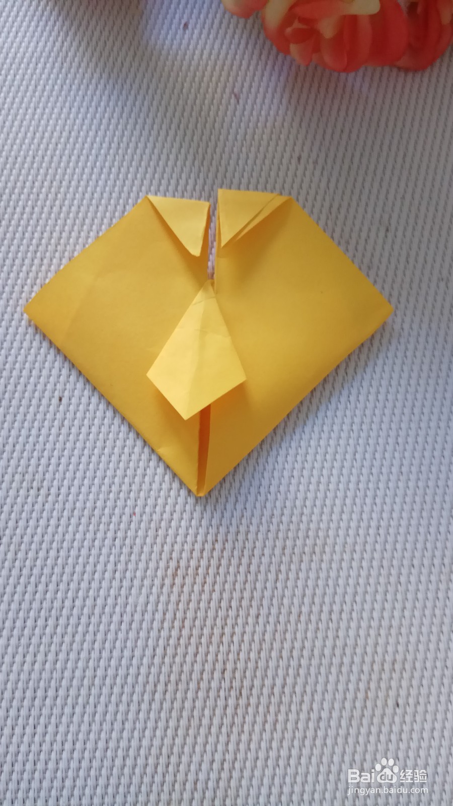 儿童折纸带领带的心形折法