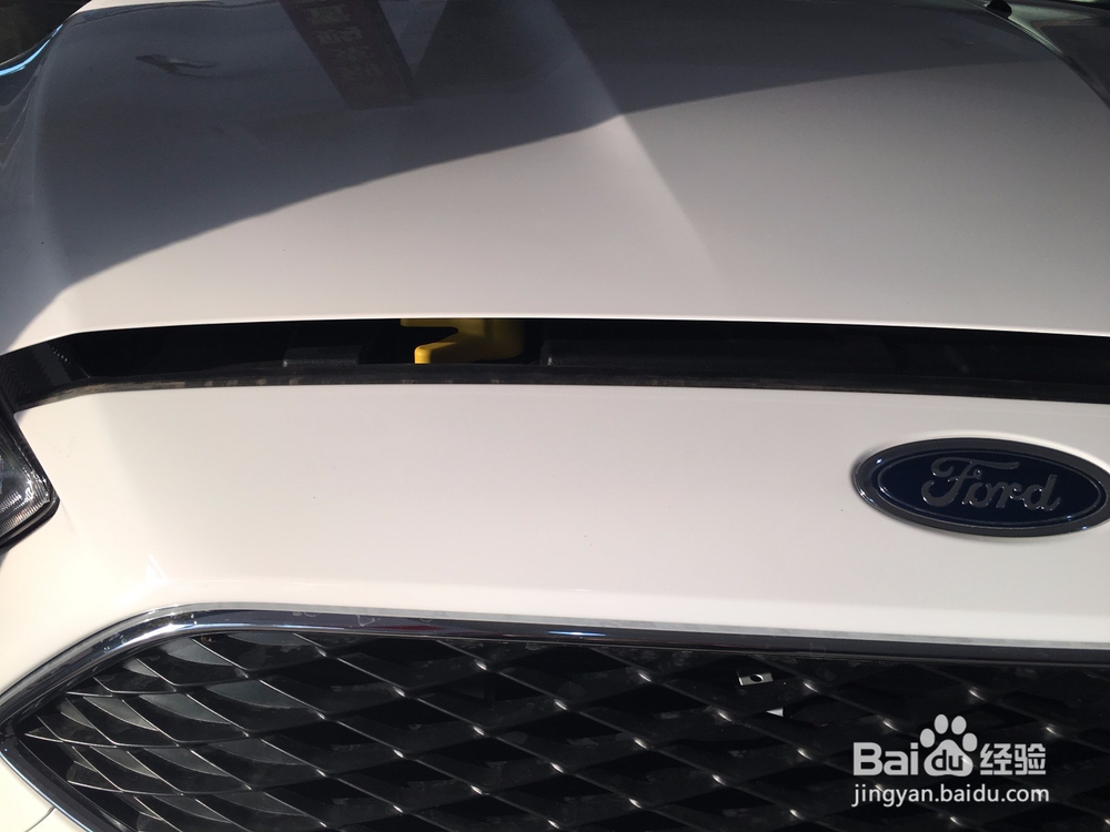 福特福克斯如何打开前机盖、后备箱、油箱盖？