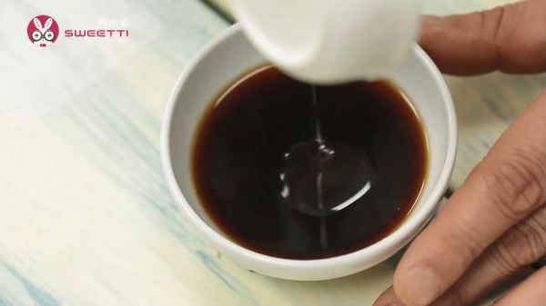 做一次扎实的菠菜鸡蛋糕，蘸汁超美味！