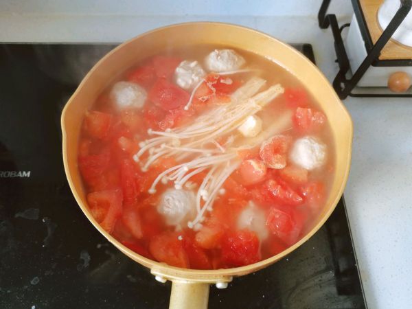 番茄菌菇丸子汤