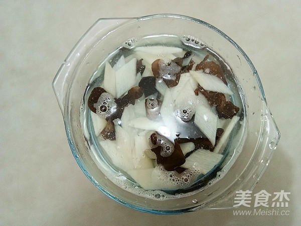 山药炒木耳的做法