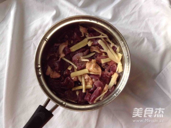 鸭肉烧香芋的做法