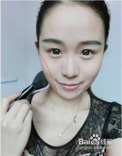 化妆详细步骤教你打造萝莉御姐范