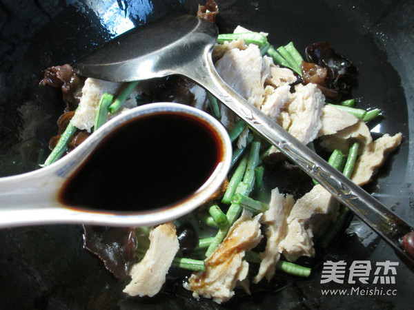 黑木耳带豆煮烤麸
