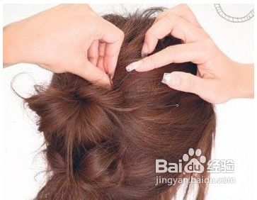 妩媚十足的韩式盘发