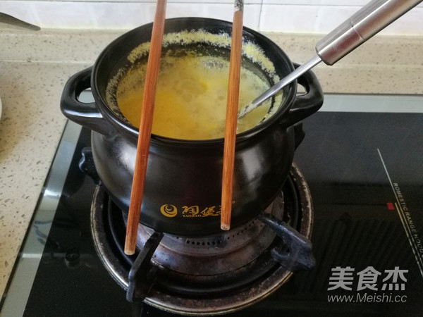 玉米牛奶砂锅粥
