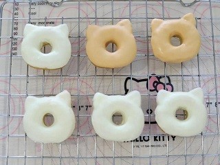 百变凯蒂猫甜甜圈怎么做？