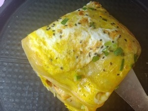 天津卫早餐～煎饼果子的做法