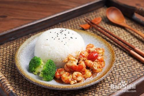 小龙虾盖浇饭的做法