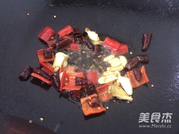 麻辣鸡丁的做法