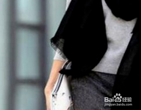 冬天穿什么颜色的衣服好看?