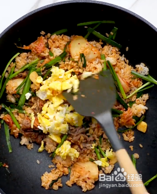 简单易做的爽口泡菜牛肉炒饭