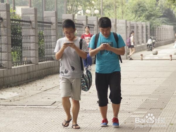 经常玩手机会给我们带来哪些伤害