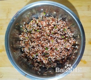 吃一口流汤的糯米丸子