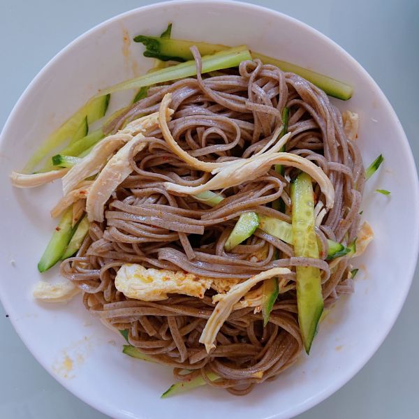 凉拌鸡丝荞麦面