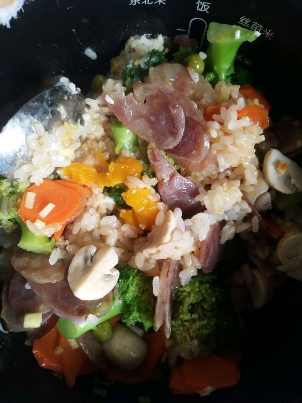 电饭锅版腊肠煲仔饭