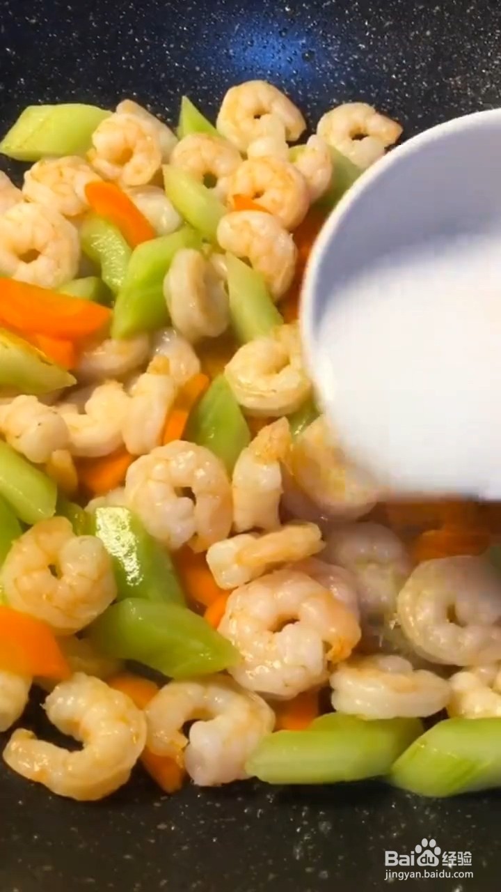 做法简单又非常好吃的清炒虾仁是怎样做的