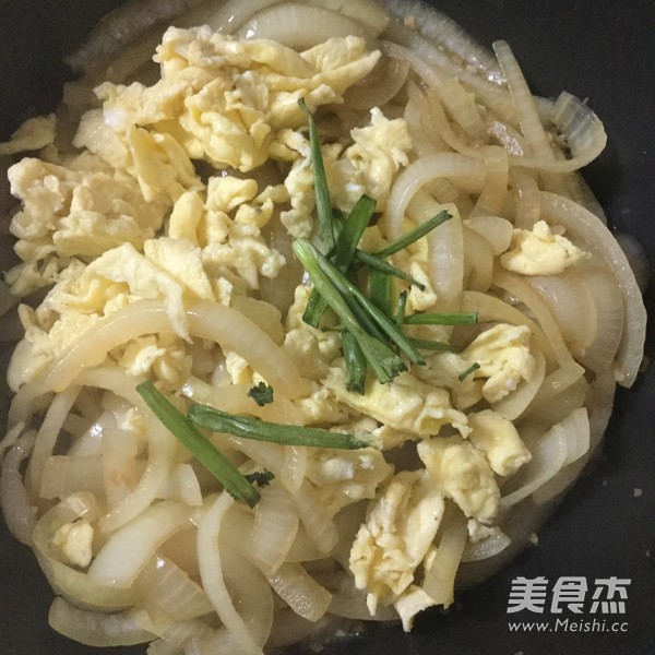 洋葱炒鸡蛋的做法