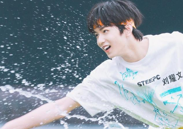 刘耀文是人间什么