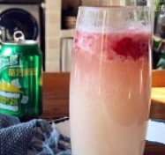 草莓雪碧养乐多的做法