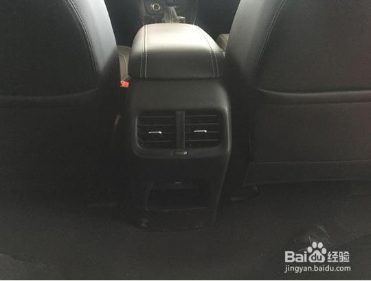 汽车后排空调出风口怎么拆