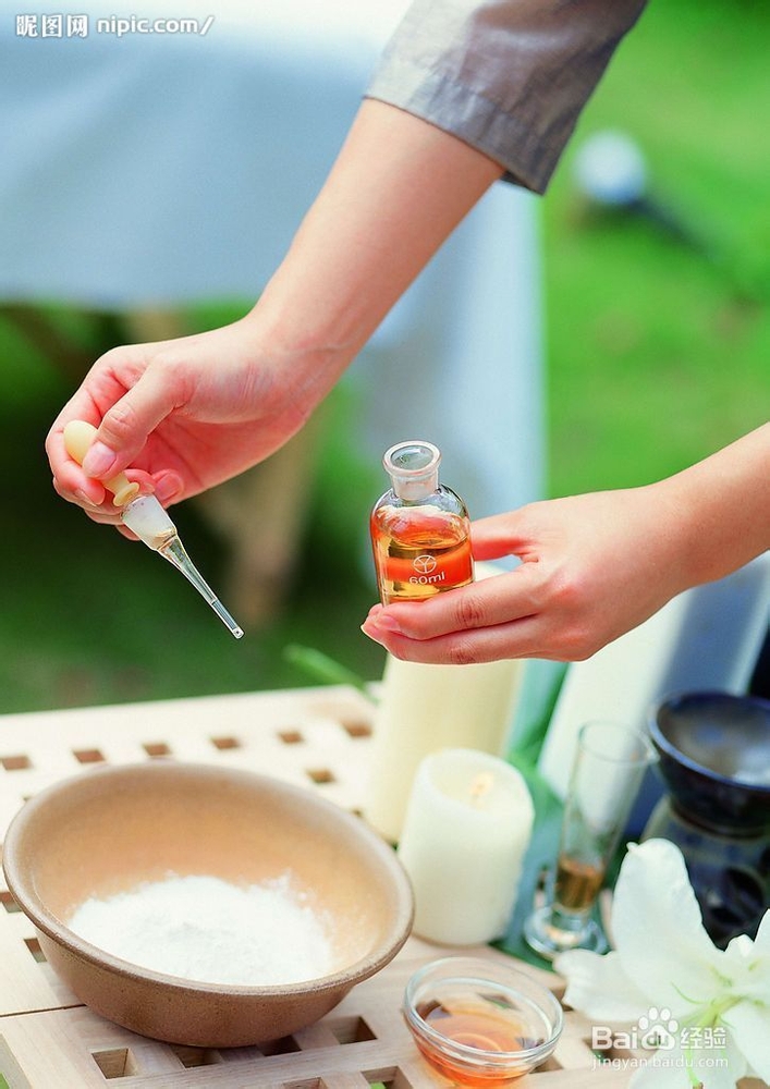 祛痘印的小窍门 茶树精油祛痘印