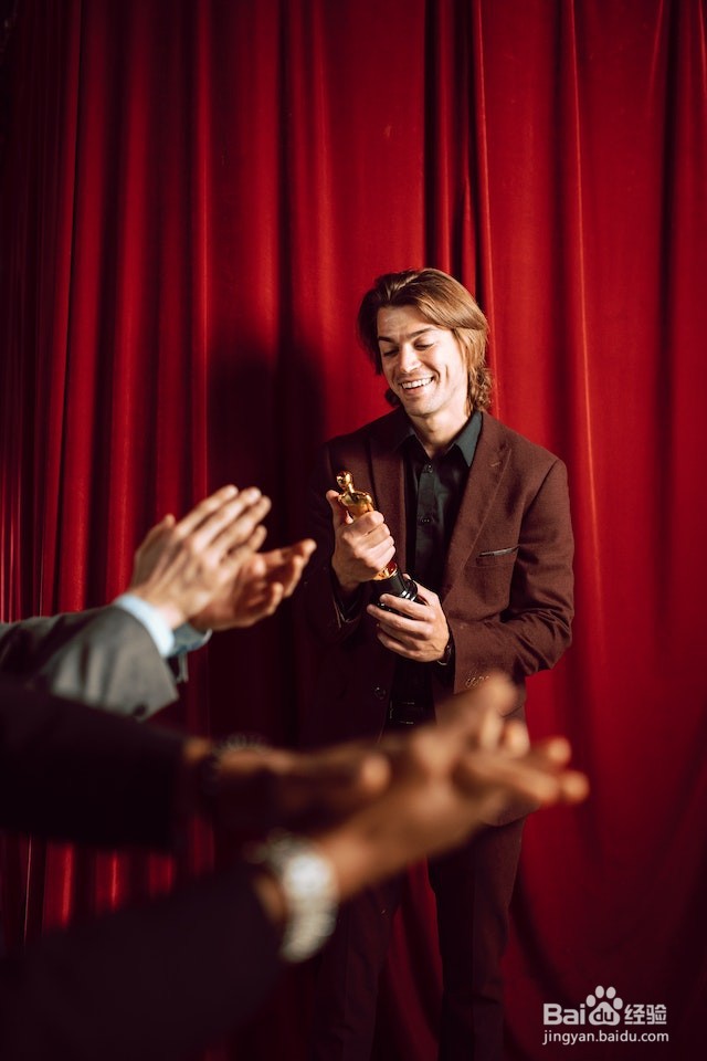 想给客户送礼，怎么送比较得体？