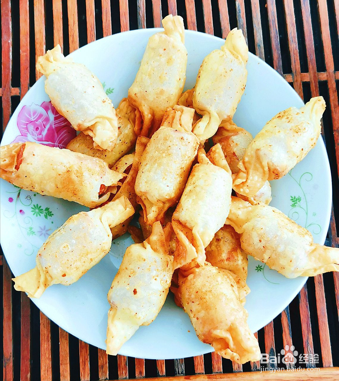 香肠馄饨皮卷的做法