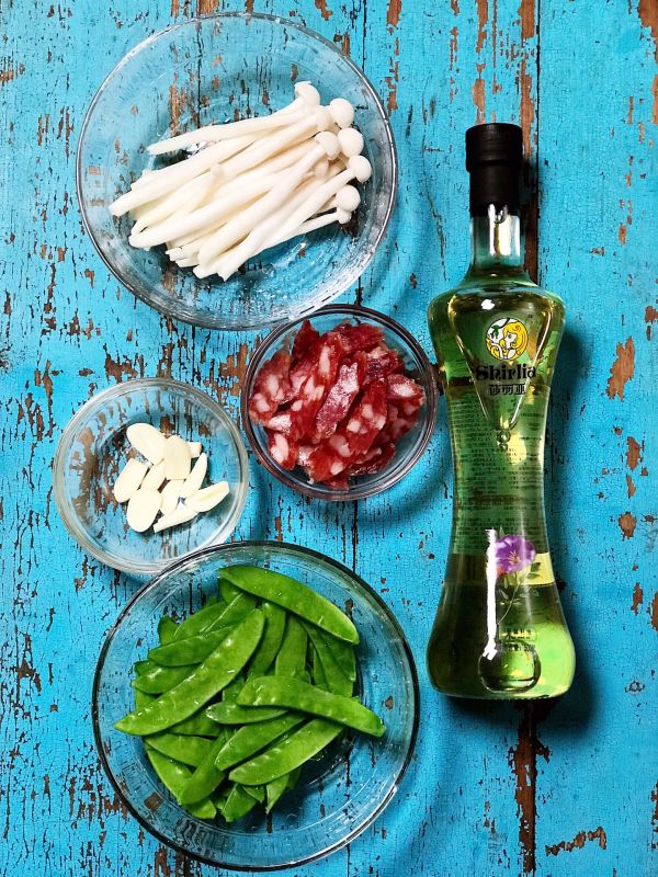 腊肠炒荷兰豆海鲜菇