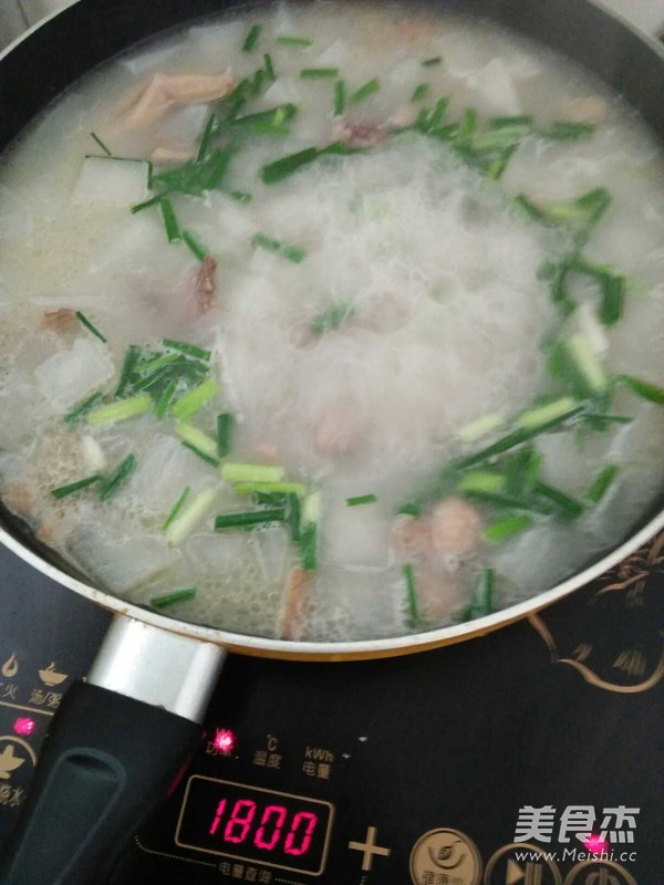 老鸭萝卜汤的做法