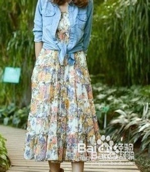 吊带长裙应该如何搭配