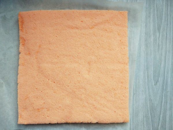 樱花草莓蛋糕卷