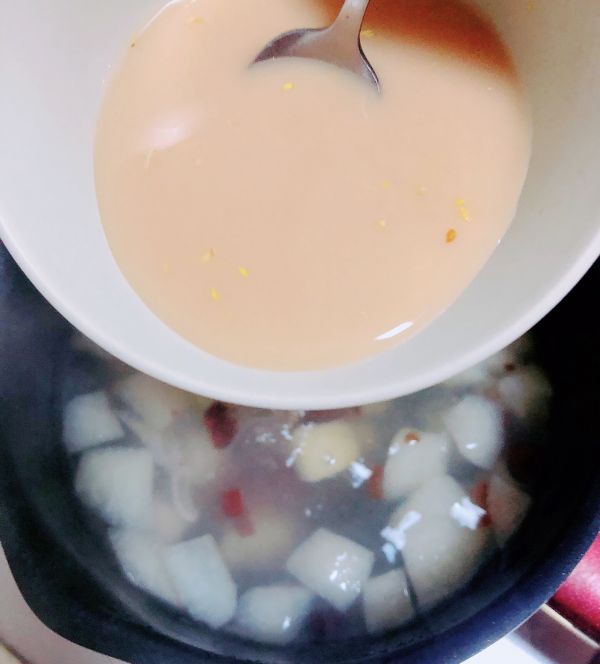蔓越莓雪梨百合藕粉羹