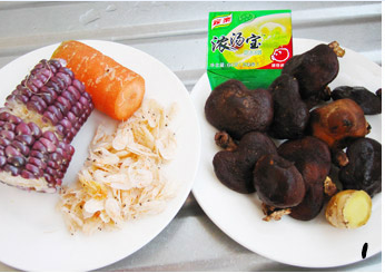 红蘑虾皮玉米汤