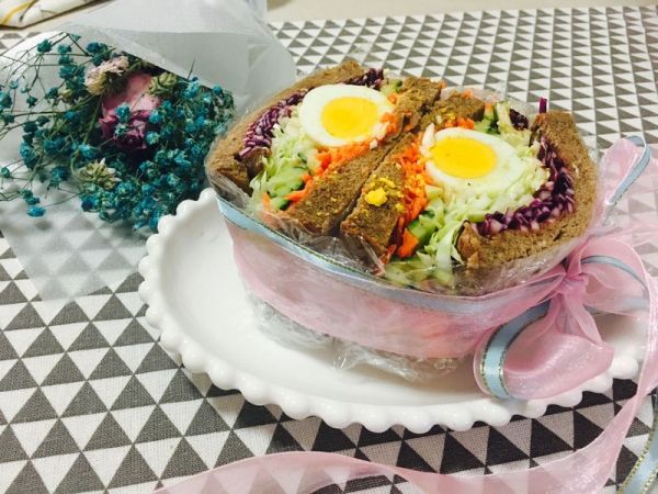 蔬菜鸡蛋三明治
