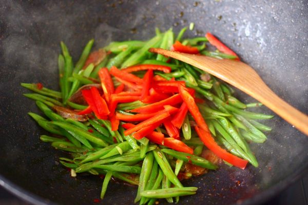 香肠辣爆芸豆丝