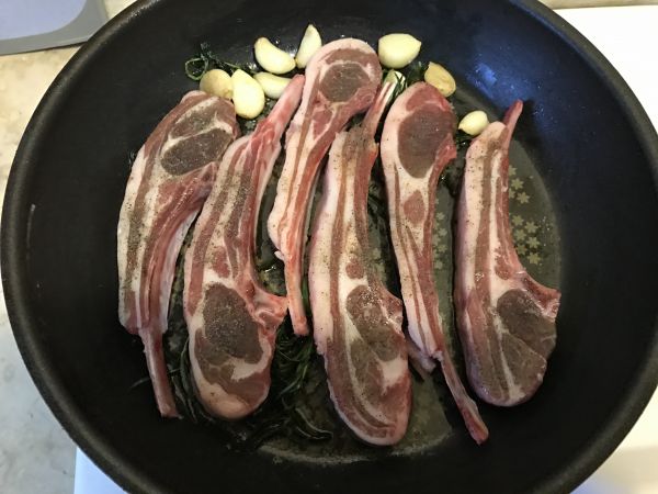 迷迭香杂蔬烤法式羊排