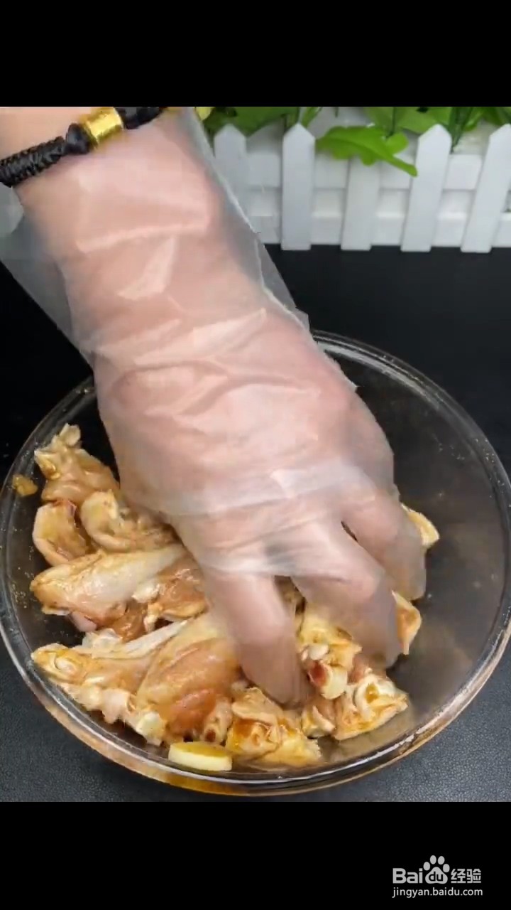 如何弄好吃的蒜香鸡翅