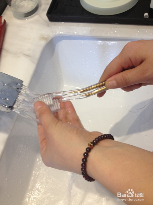 冬天出门旅行黑色袜子粘毛毛 怎么办？